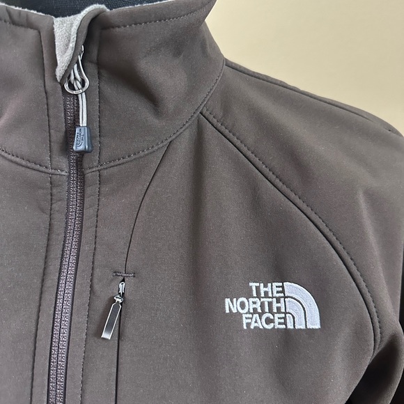 Women’s chocolate brown North Face lightweight jacket with mock neck - Picture 3 of 10